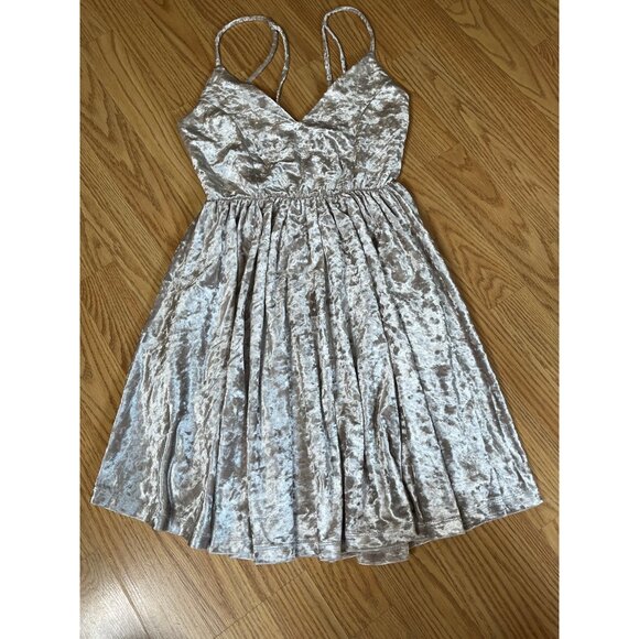 Romeo & Juliet S Crushed Velvet V-Neck Spaghetti Mini Strap Dress Stone Taupe - Picture 1 of 4